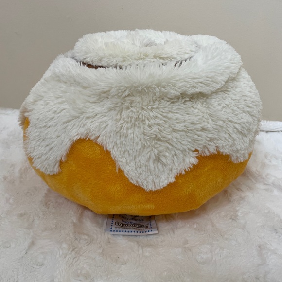 SQUISHABLES CINNAMON BUN JUSTICE EXCLUSIVE - Picture 2 of 2